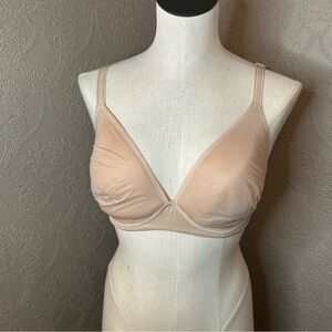 Victorias Secret No Wire 38D bra no padding great condition